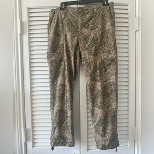 Democracy Flexellent Size 12 Utility Capris tropical palm leaf and leopard pant